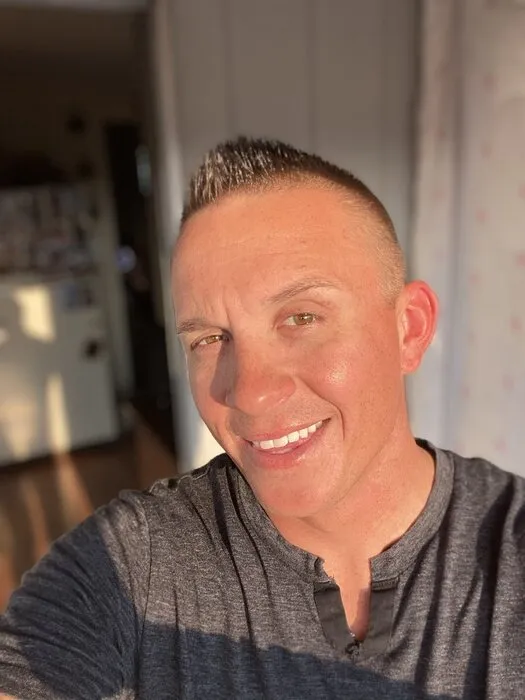 Jayhassomthingtoshowyou